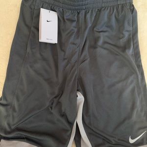 Boy’s gray Nike basketball shorts size XL